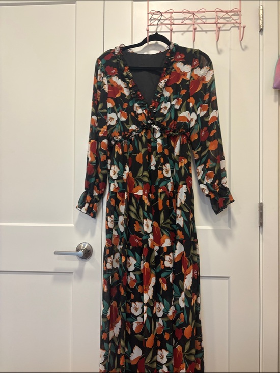 Dresses & Skirts - Floral V-Neck Long Sleeve Maxi Dress in Black and Rust